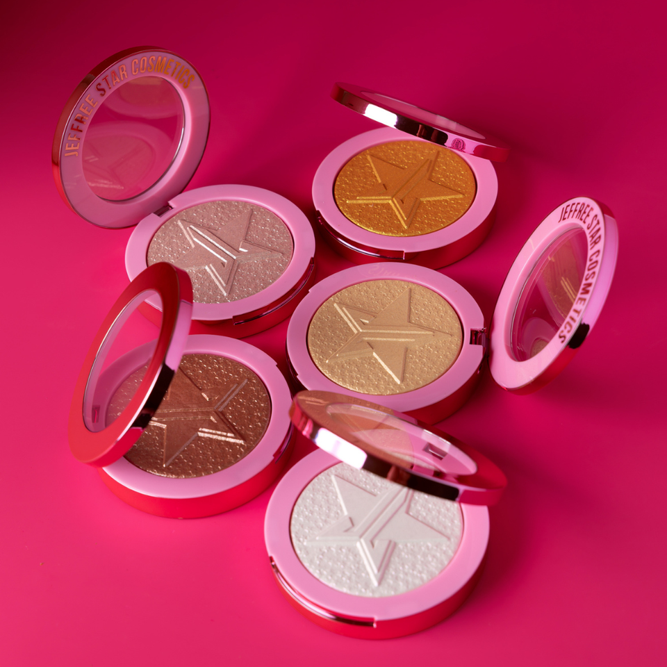 Supreme Frost™ Highlighting Powder view 2