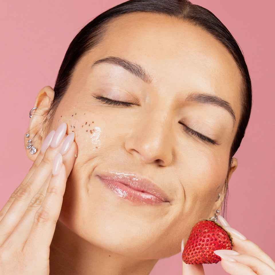 Strawberry Seed Exfoliating Cleanser view 2